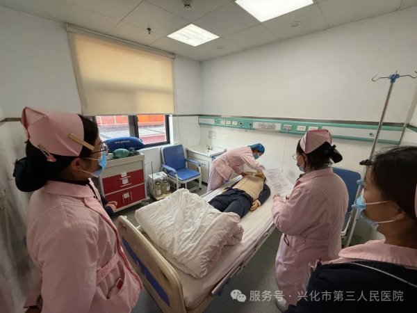学练结合 趣味同行&nbsp;|&nbsp;我院五病区开展心肺复苏培训暨&ldquo;女神节&rdquo;趣味活动
