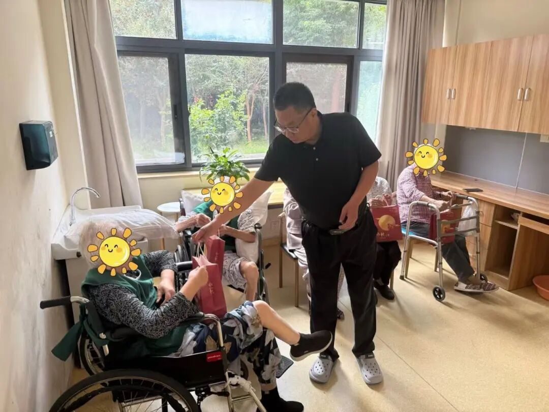 情暖中秋,爱满护理院——我院领导慰问昭阳护理院入住老人